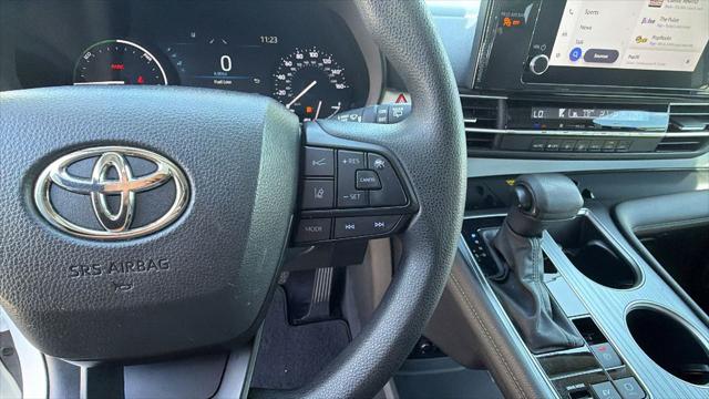 2025 Toyota Sienna LE