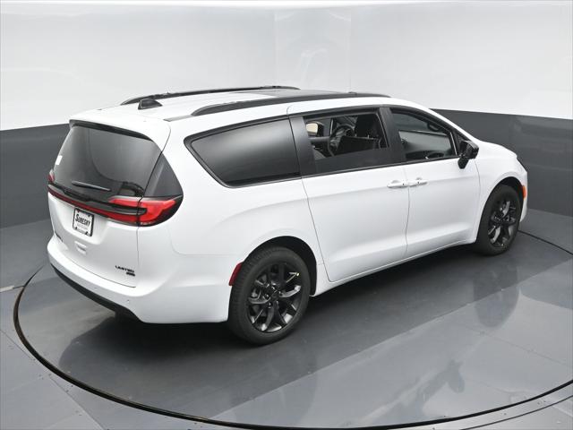 2027 Chrysler Pacifica Limited AWD