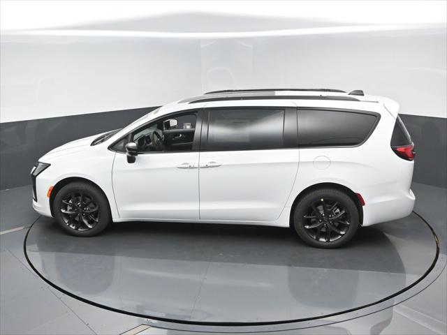 2027 Chrysler Pacifica Limited AWD