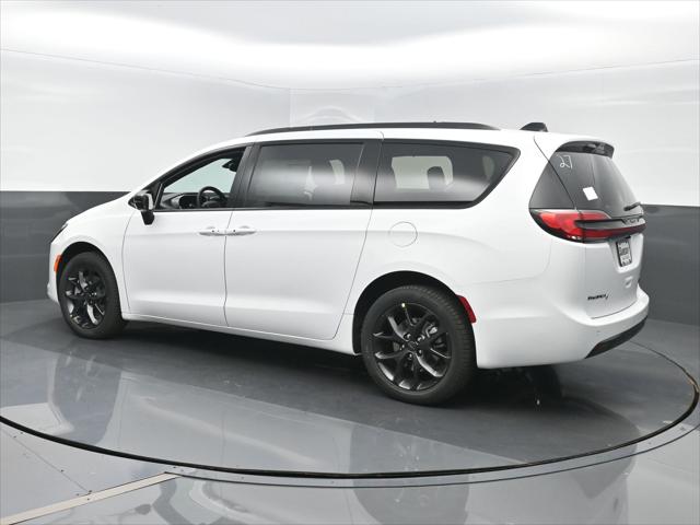 2027 Chrysler Pacifica Limited AWD