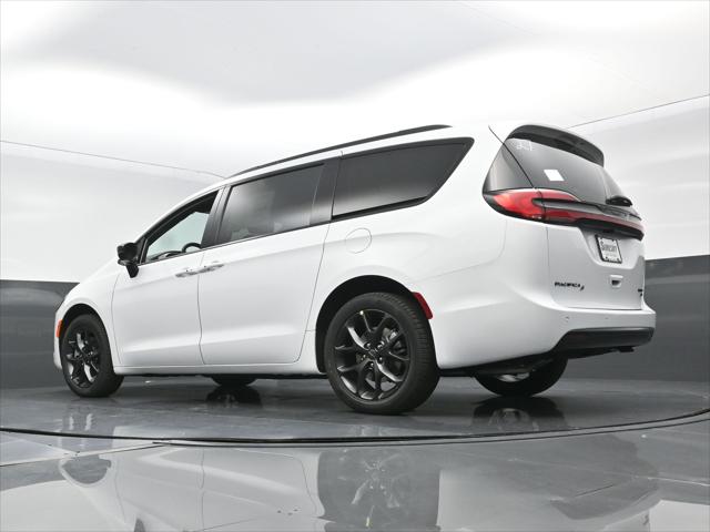 2027 Chrysler Pacifica Limited AWD