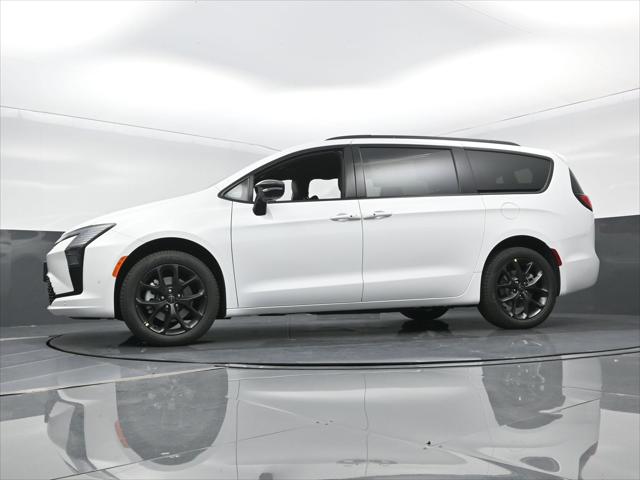 2027 Chrysler Pacifica Limited AWD