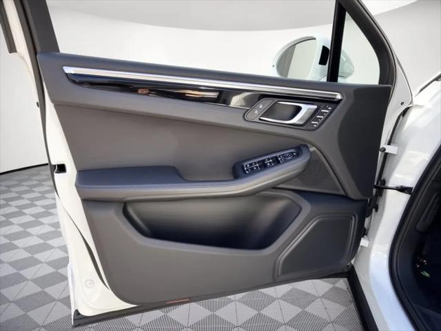 2023 Porsche Macan Macan