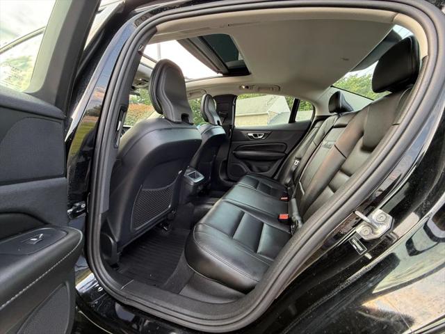 2021 Volvo S60 T6 Momentum