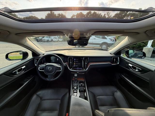2021 Volvo S60 T6 Momentum