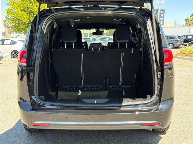 2025 Chrysler Pacifica Select