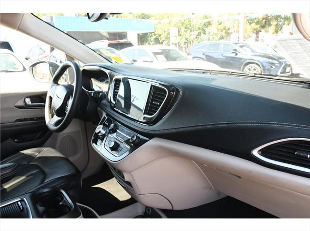 2023 Chrysler Pacifica Hybrid Touring L