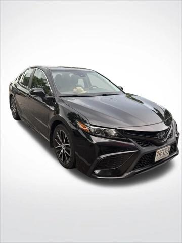2021 Toyota Camry SE Hybrid