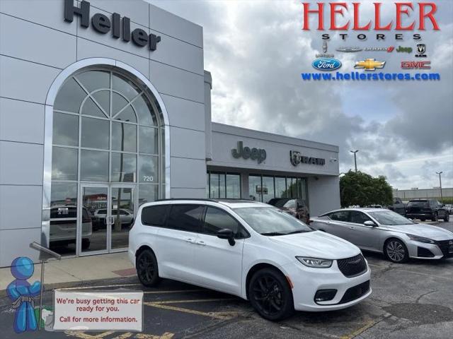 2023 Chrysler Pacifica Limited AWD for sale in Pontiac, IL