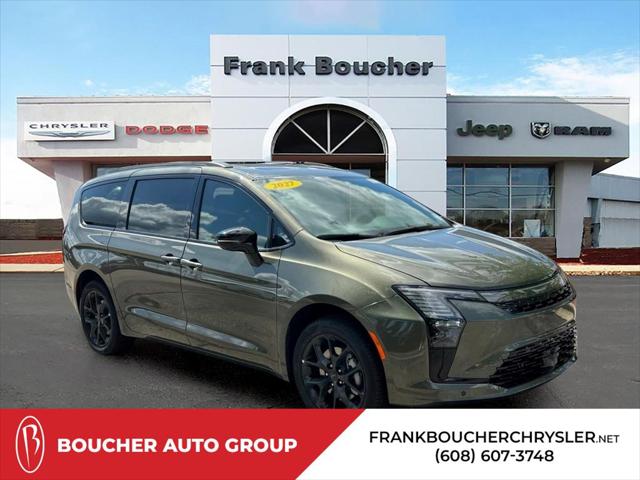 2027 Chrysler Pacifica Limited for sale in Janesville, WI