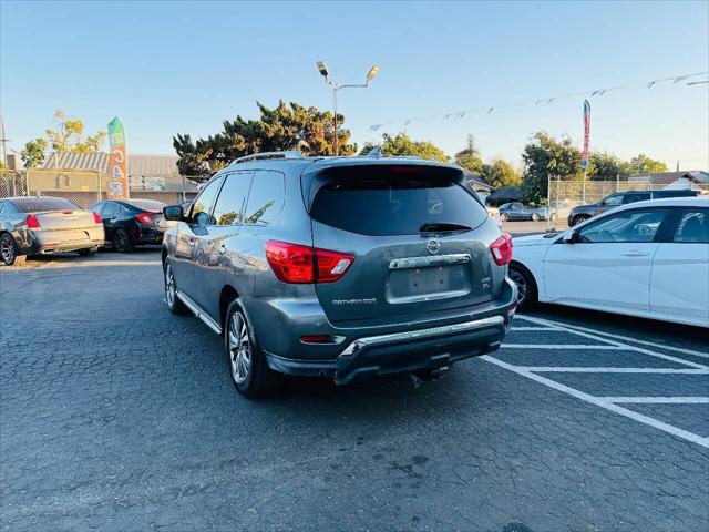 2019 Nissan Pathfinder SL
