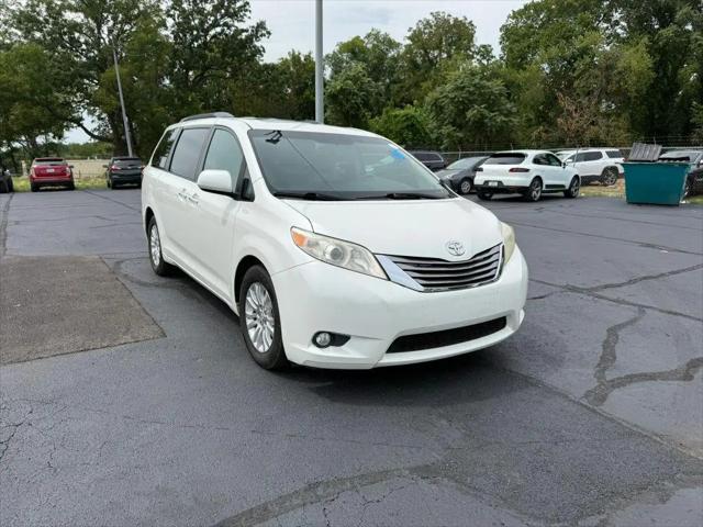 2017 Toyota Sienna XLE 8 Passenger for sale in Springfield, MO