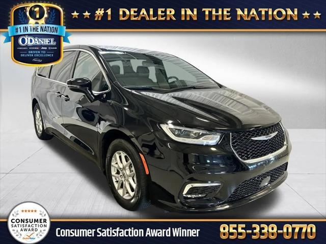 2025 Chrysler Pacifica Select for sale in Fort Wayne, IN
