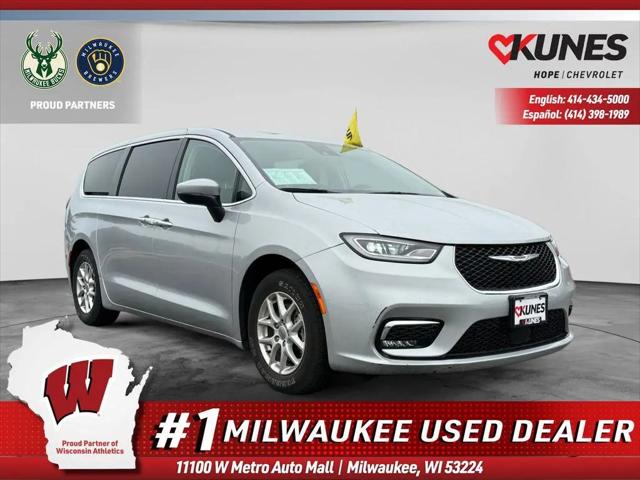 2023 Chrysler Pacifica Touring L for sale in Milwaukee, WI