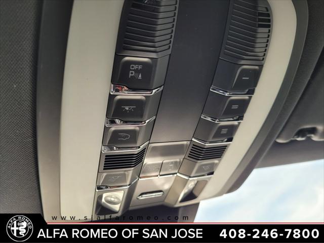 2022 Porsche Macan Base