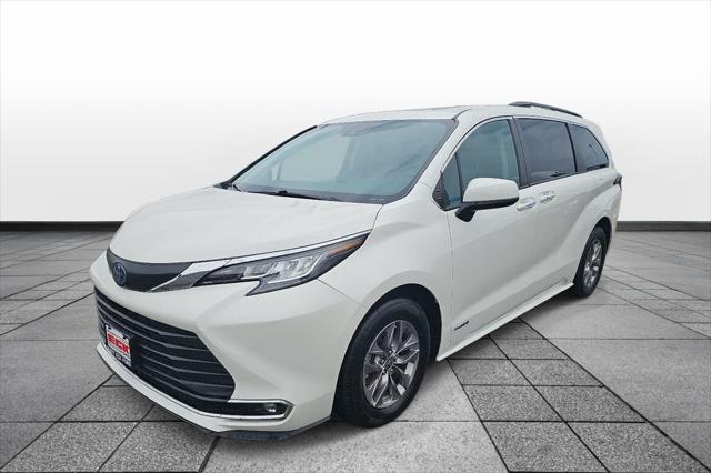 2021 Toyota Sienna XLE for sale in Wichita, KS
