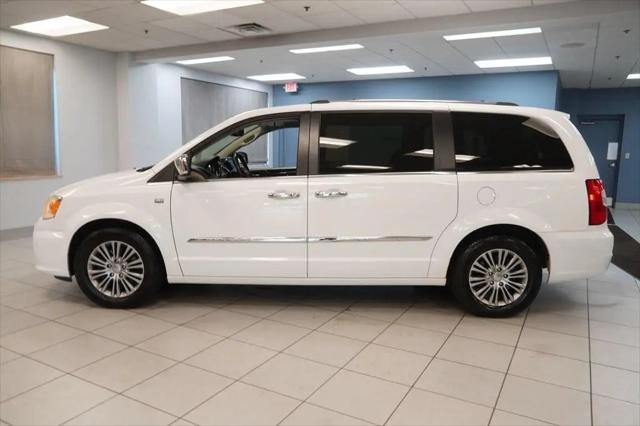 2014 Chrysler Town & Country Touring-L 30th Anniversary for sale in Strongsville, OH