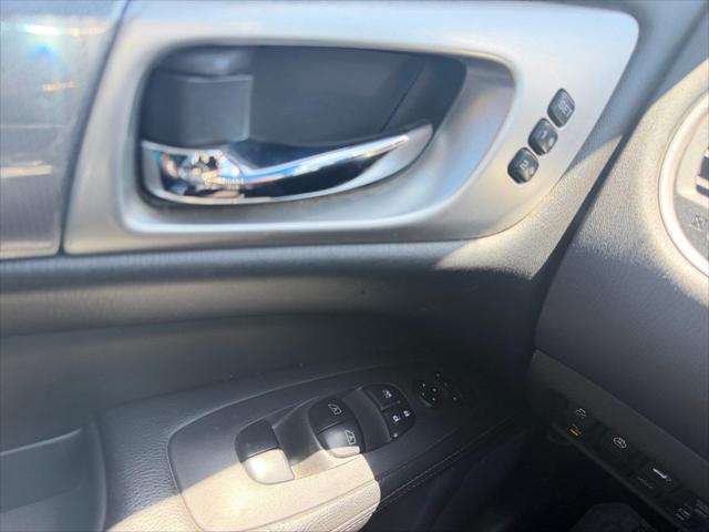 2017 Nissan Pathfinder SL