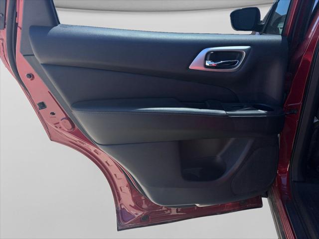 2017 Nissan Pathfinder SL