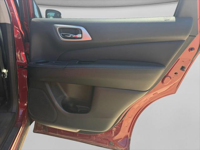 2017 Nissan Pathfinder SL