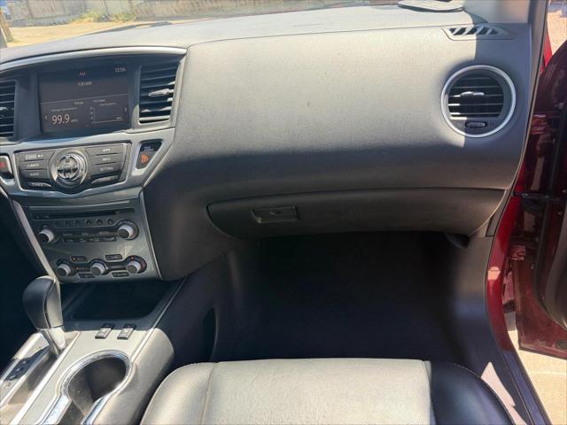 2017 Nissan Pathfinder SL