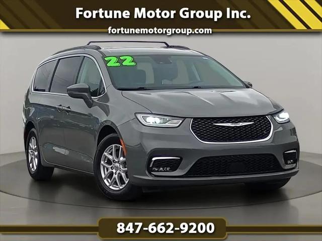 2022 Chrysler Pacifica Touring L for sale in Waukegan, IL