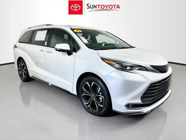 2025 Toyota Sienna Platinum for sale in Holiday, FL