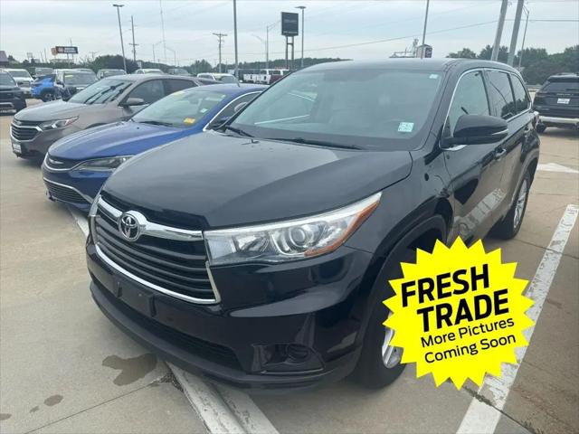 2015 Toyota Highlander LE for sale in Charles City, IA