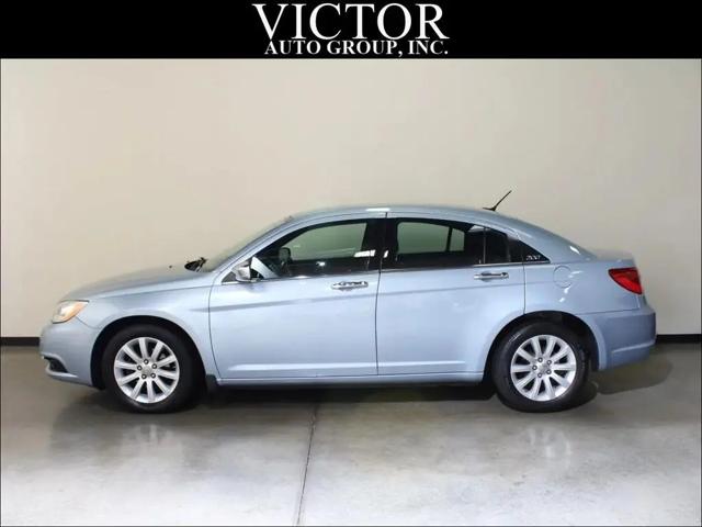 2013 Chrysler 200 Limited for sale in Batavia, IL