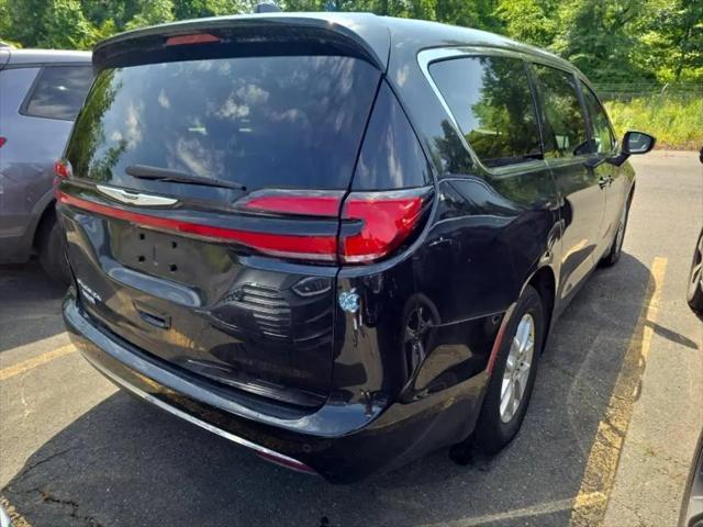 2023 Chrysler Pacifica Touring L for sale in Cedar Rapids, IA