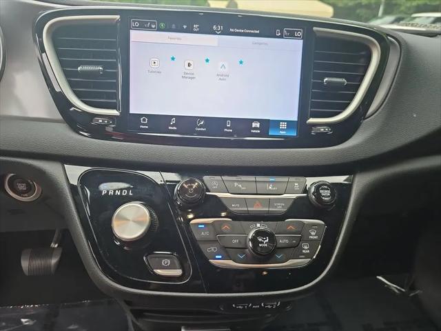 2025 Chrysler Pacifica Select