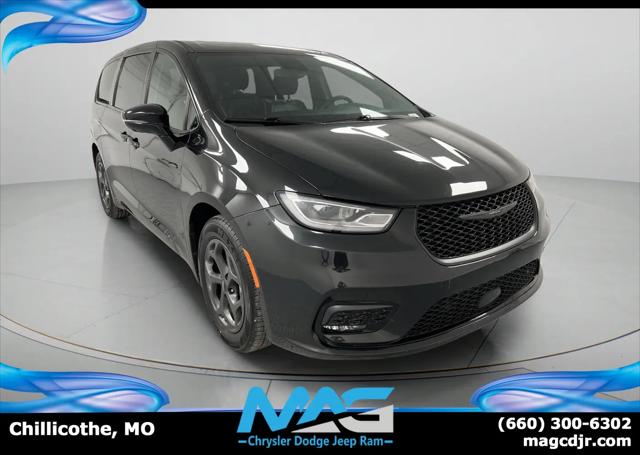 2023 Chrysler Pacifica Hybrid Limited for sale in Chillicothe, MO