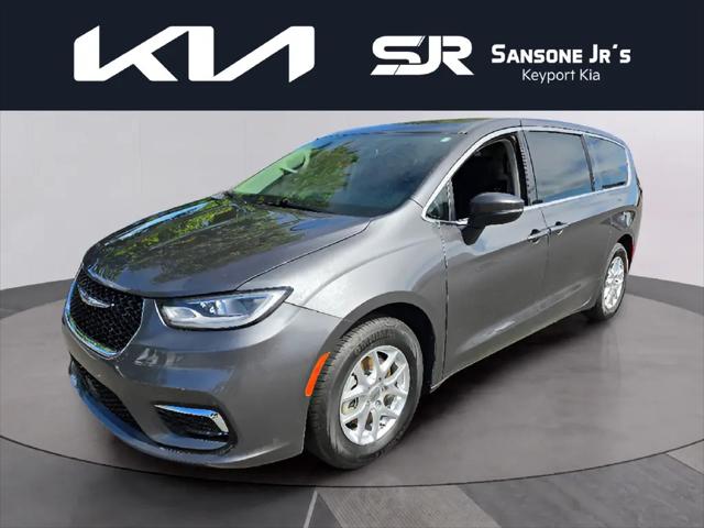 2023 Chrysler Pacifica Touring L for sale in Keyport, NJ