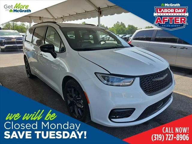 2025 Chrysler Pacifica Limited for sale in Dubuque, IA