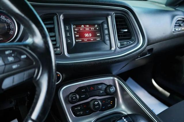 2017 Dodge Challenger SXT