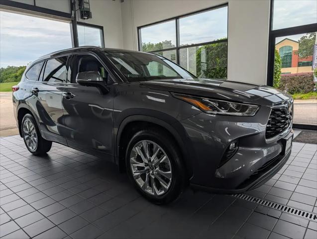 2023 Toyota Highlander Limited for sale in Crystal Lake, IL