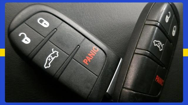 2015 Dodge Challenger R/T Shaker