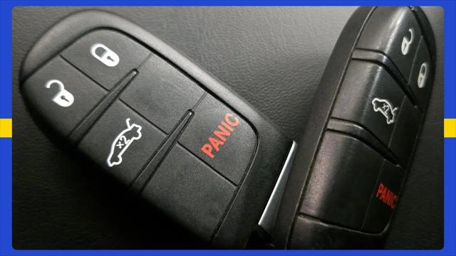 2015 Dodge Challenger R/T Shaker