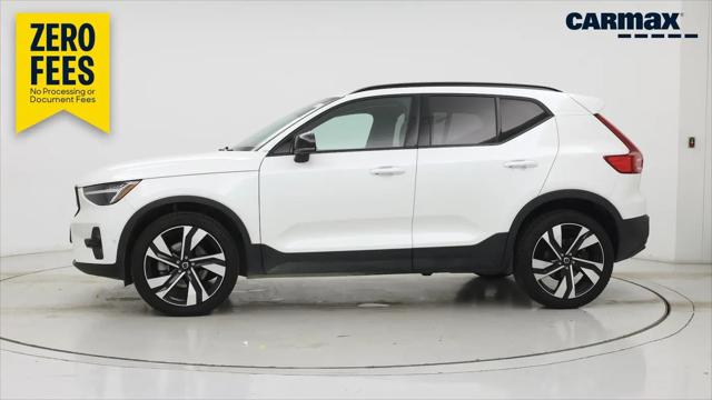 2025 Volvo XC40 B5 Plus Dark Theme