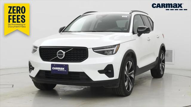 2025 Volvo XC40 B5 Plus Dark Theme