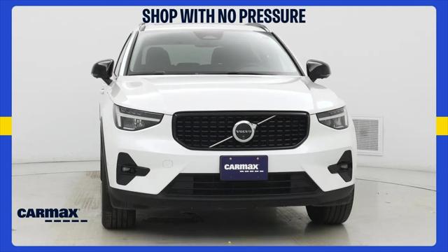 2025 Volvo XC40 B5 Plus Dark Theme
