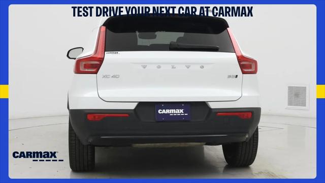 2025 Volvo XC40 B5 Plus Dark Theme