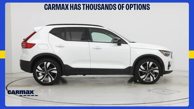 2025 Volvo XC40 B5 Plus Dark Theme
