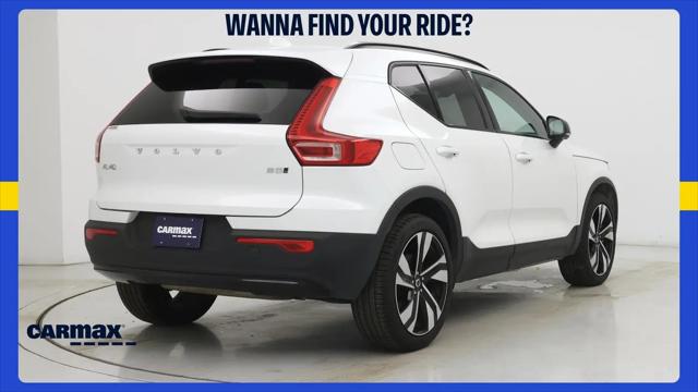 2025 Volvo XC40 B5 Plus Dark Theme