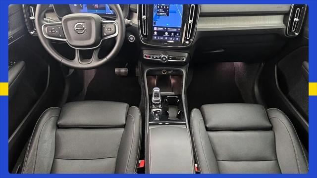 2025 Volvo XC40 B5 Plus Dark Theme