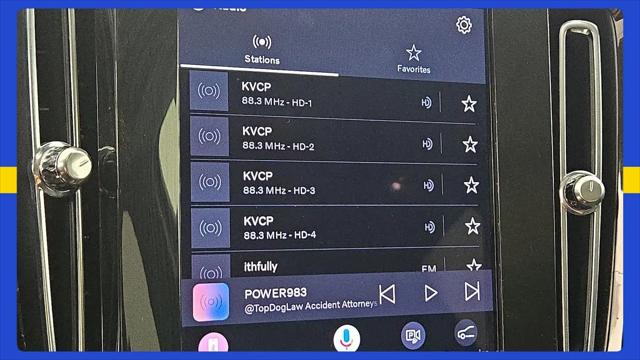 2025 Volvo XC40 B5 Plus Dark Theme