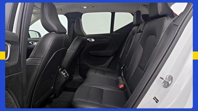 2025 Volvo XC40 B5 Plus Dark Theme