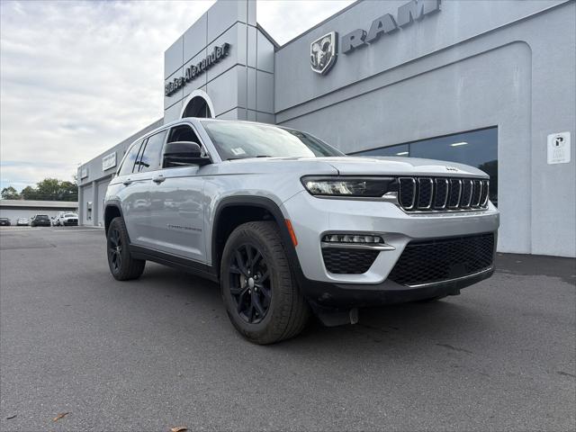 2022 Jeep Grand Cherokee Limited 4x4 2022 Jeep Grand Cherokee Limited 4x4