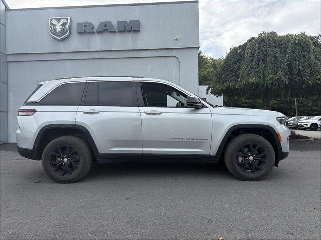 2022 Jeep Grand Cherokee Limited 4x4 2022 Jeep Grand Cherokee Limited 4x4