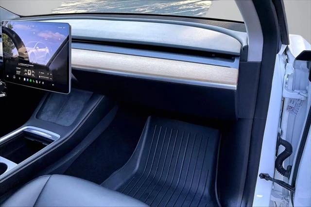 2022 Tesla Model Y Long Range Dual Motor All-Wheel Drive